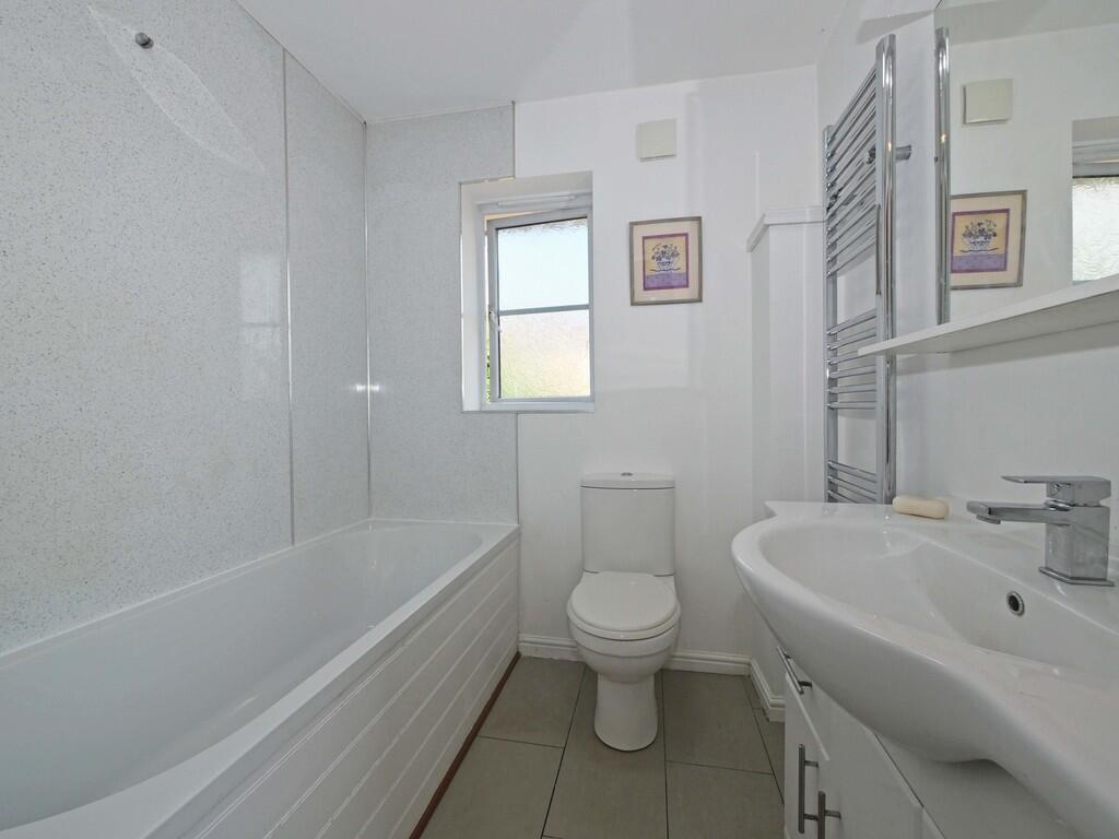 39 MOATHOUSE WAY ...