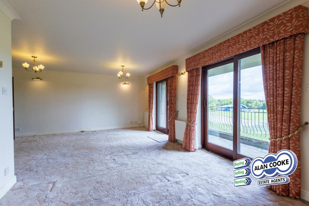 SPACIOUS OPEN PLAN LIVING &amp; DINING ROOM