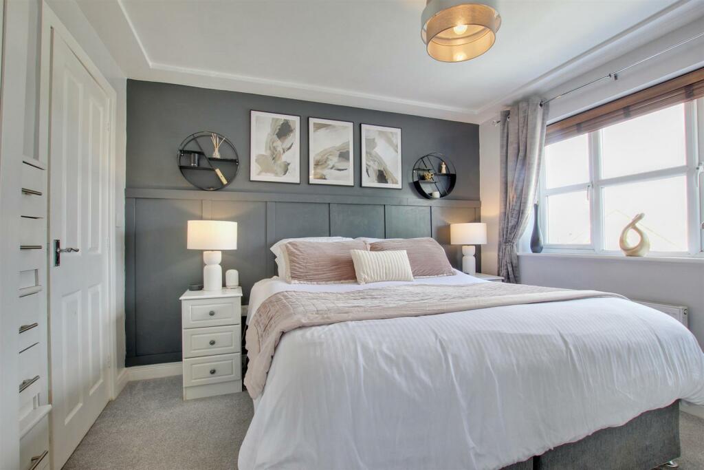 MASTER BEDROOM (REAR)