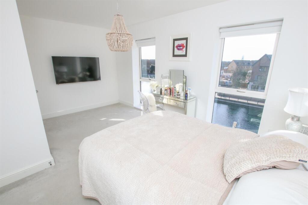 BEDROOM 1 - MARINA VIEW