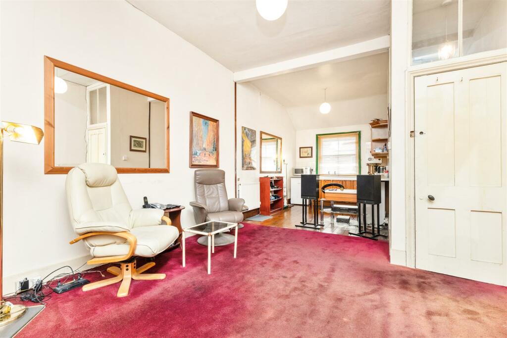 Lounge/Diner.jpg