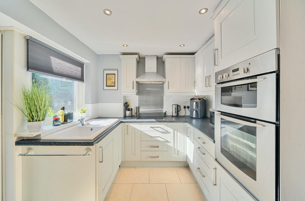 1313700-24-685af7...