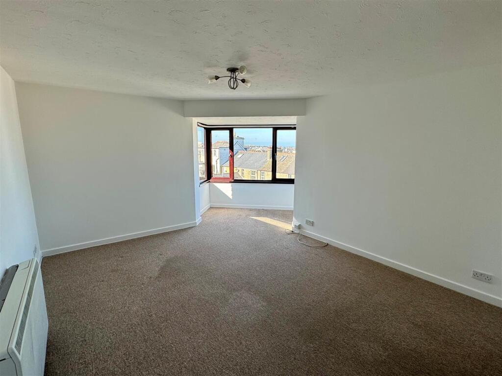 8 Jenkins Court Lounge