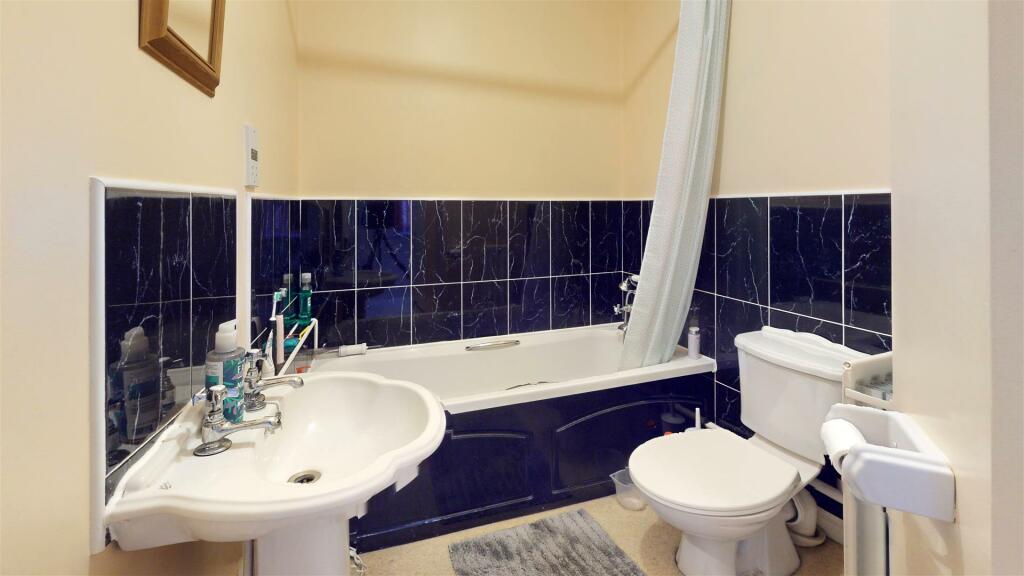 67-Swallow-Drive-Bathroom 2.jpg