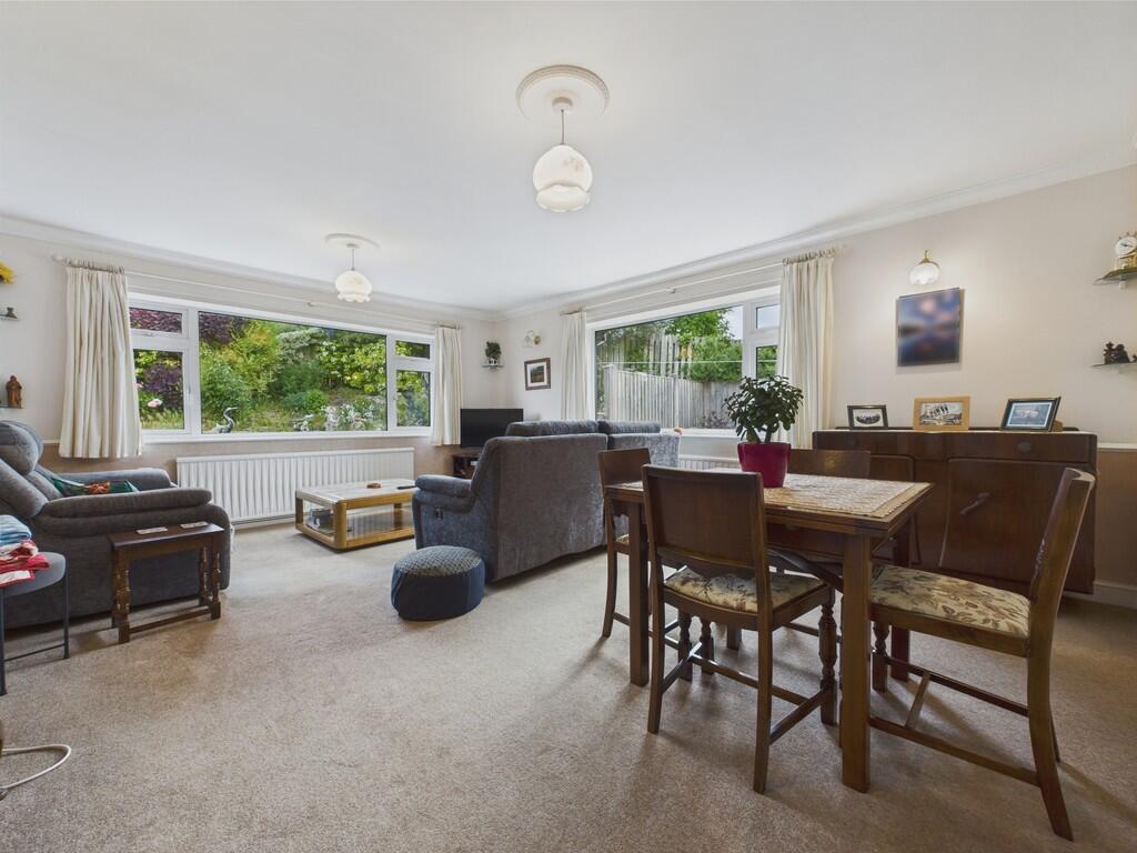 CAM04273G0-PR0129...