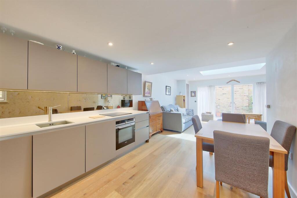 1_121_lower_richmond_road_image7_16466_4.jpg