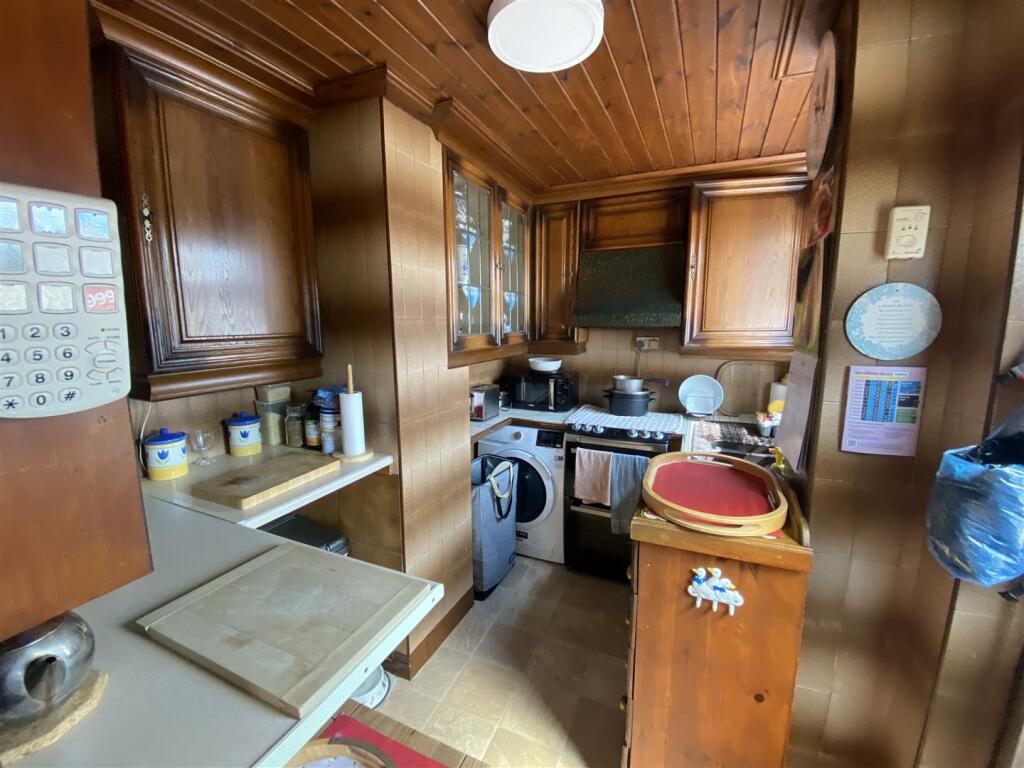 Kitchen: