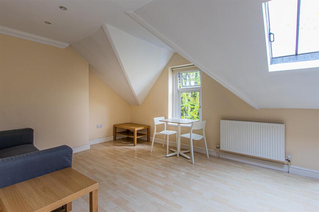 Connaught Road 86, 6-3.jpg