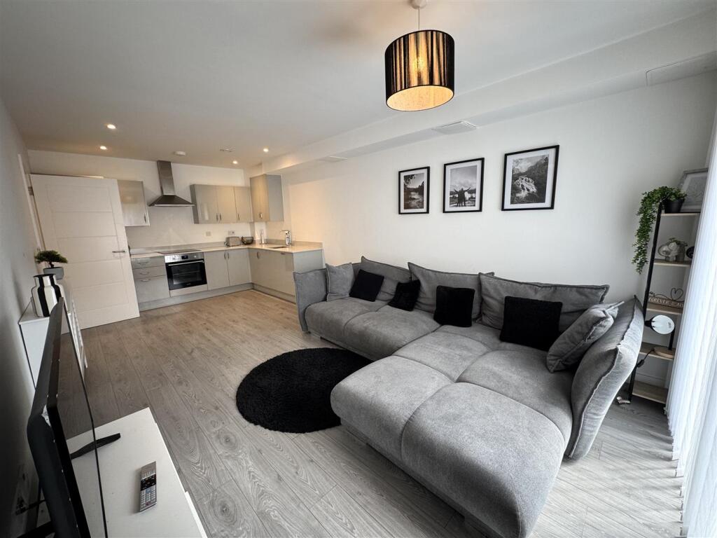 Living room pic 2.jpeg