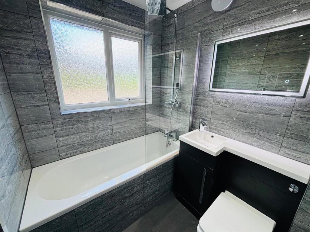 Bathroom / WC: