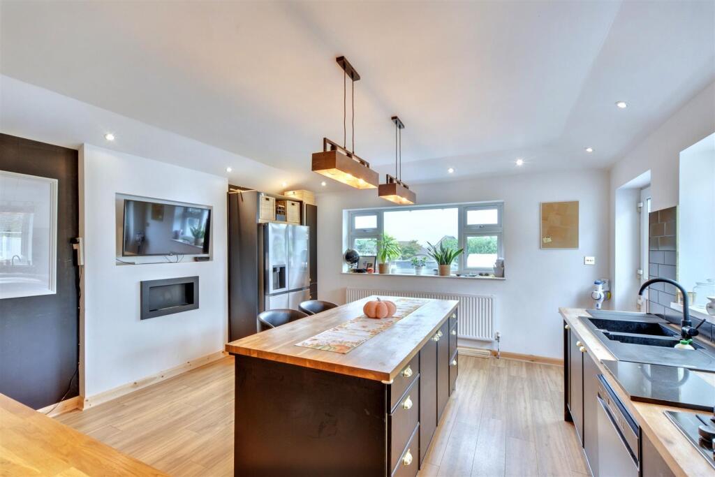 Kitchen_1.jpeg