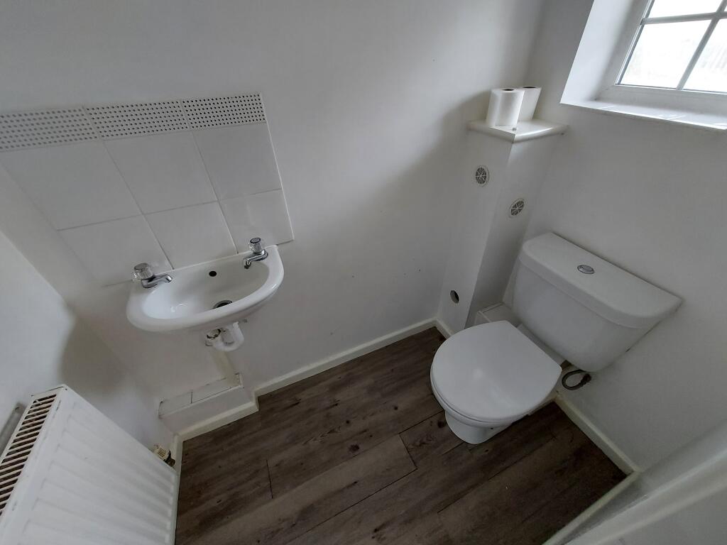 Cloakroom/wc