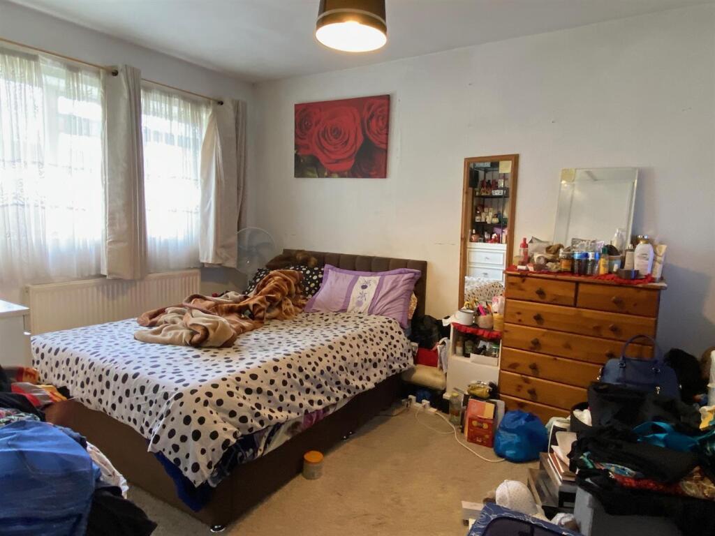 Bed1.jpg