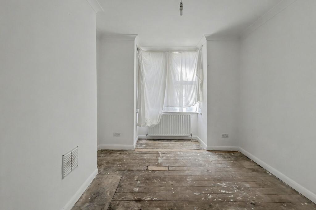 Ground Floor Flat, 18 Bingley Road, London, E16 3JR