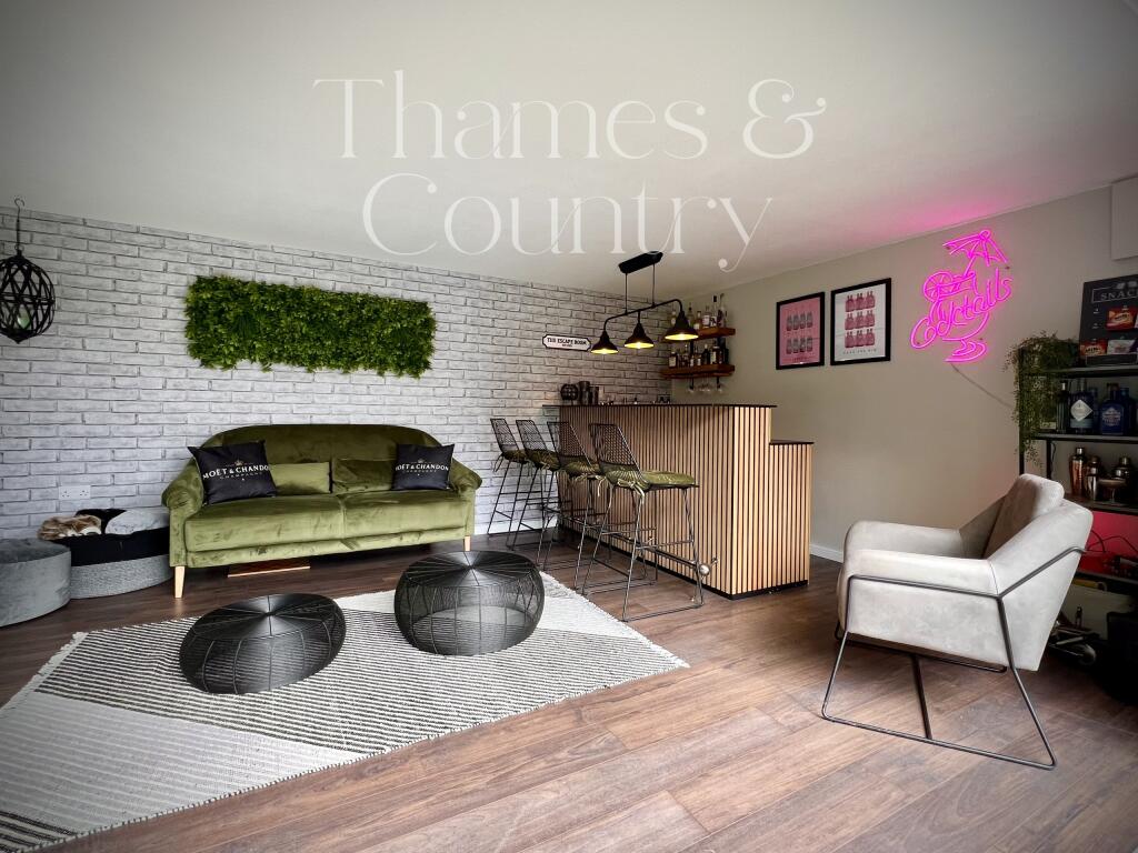 Summer House - 1 The Bar