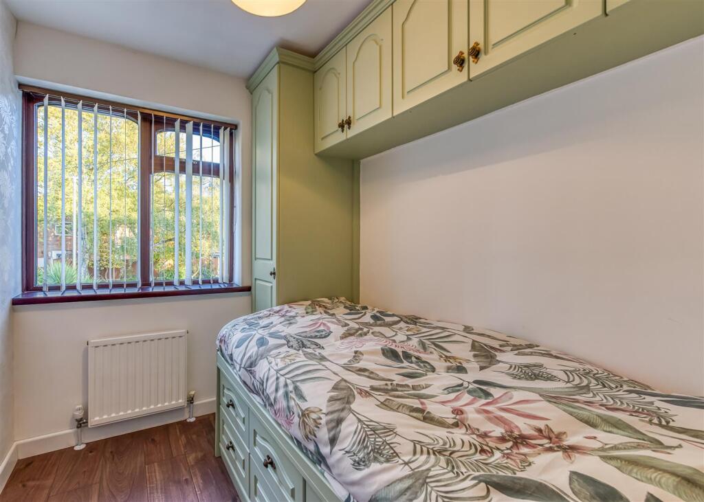 13 Eversley Grove-04.jpg
