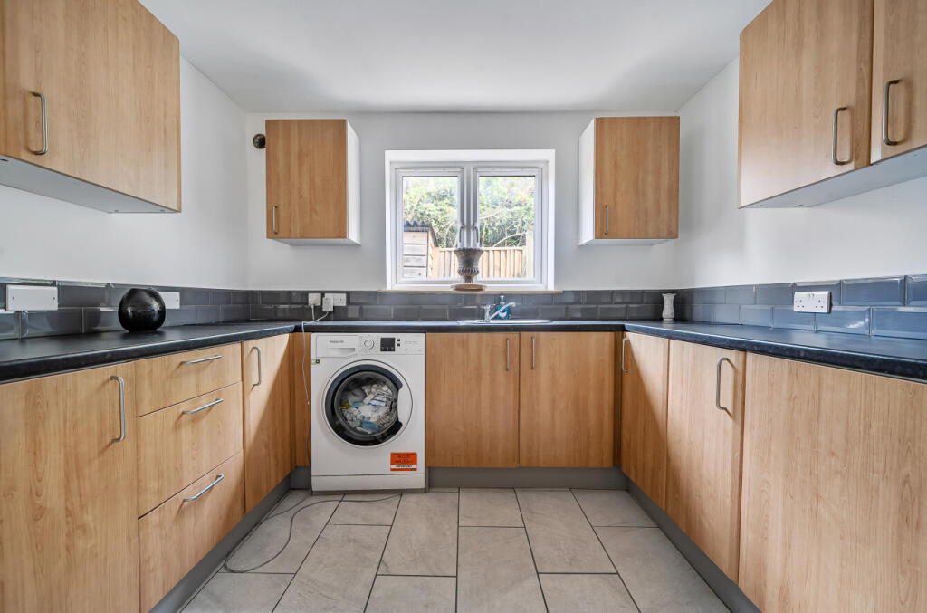 1299372-11-6839c5...