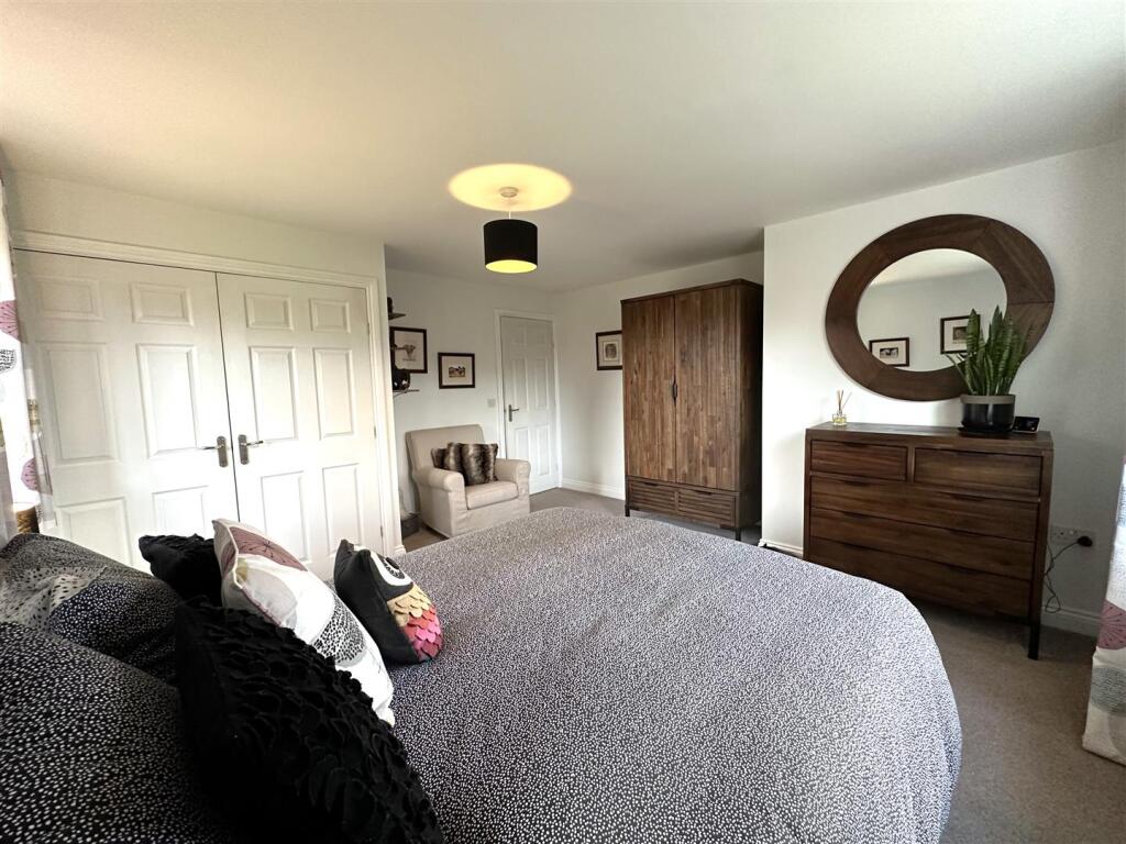 Large GF Bedroom 821
