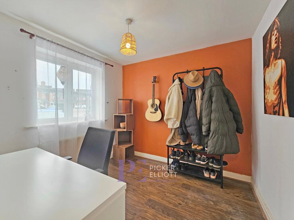 Study/ ground floor bedroom