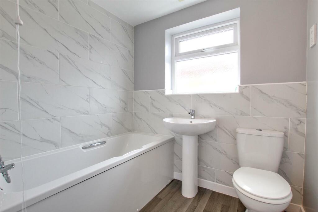 BATHROOM/WC