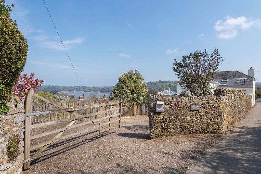Gated Parking_Dart View Cottage_Dittisham