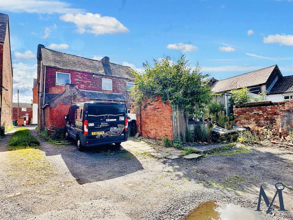 Garden / Parking