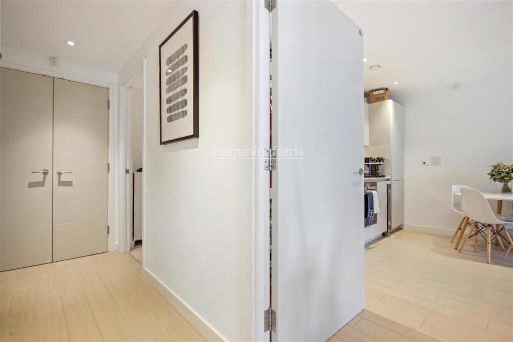 09-76849 - AM - Flat 2, 3 Ann street N1 7 FF-27-lo