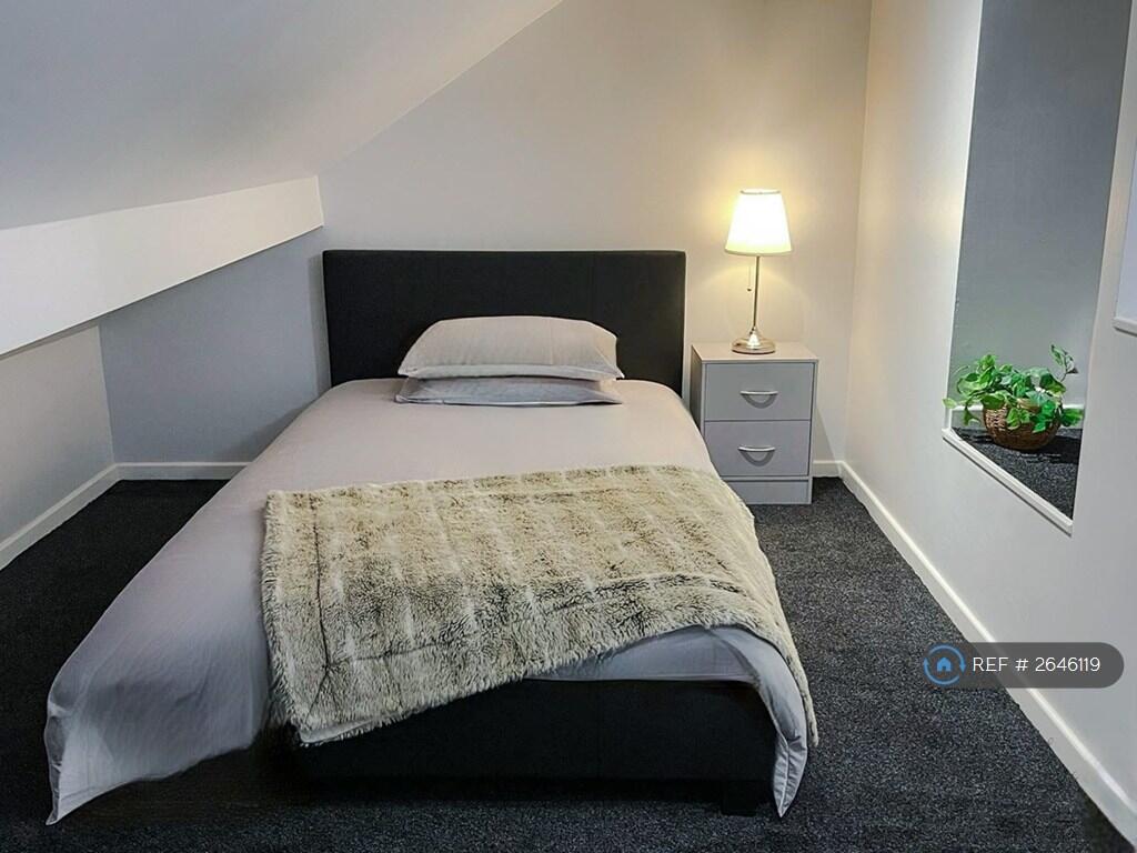 Bedroom Room 2