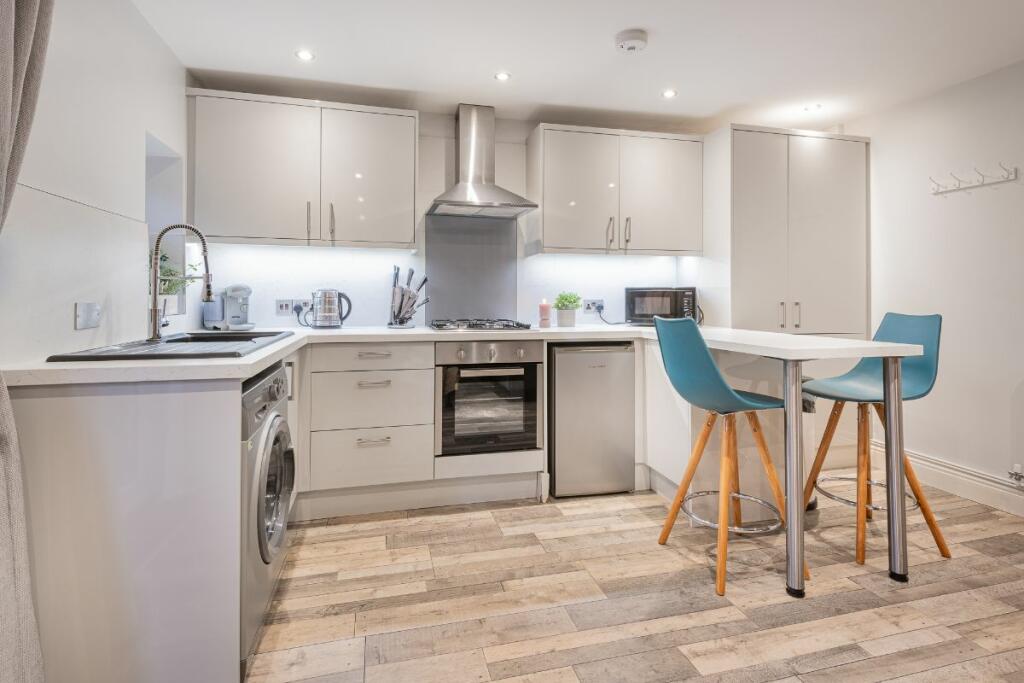 Riverview - Kitchen/dining area
