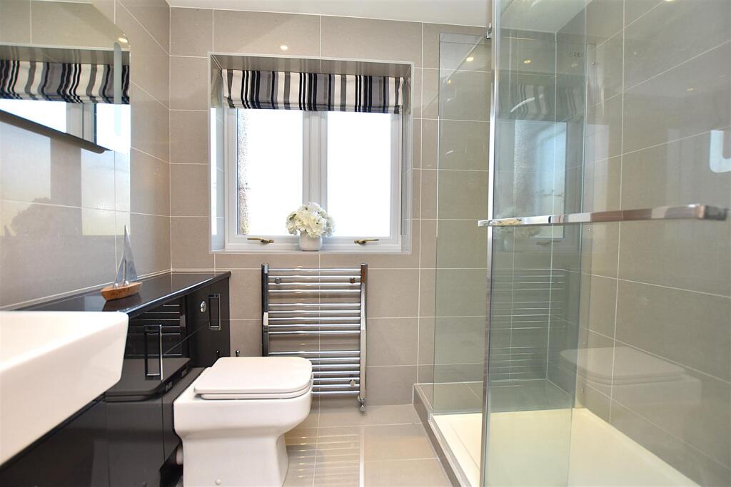 ground floor shower.JPG