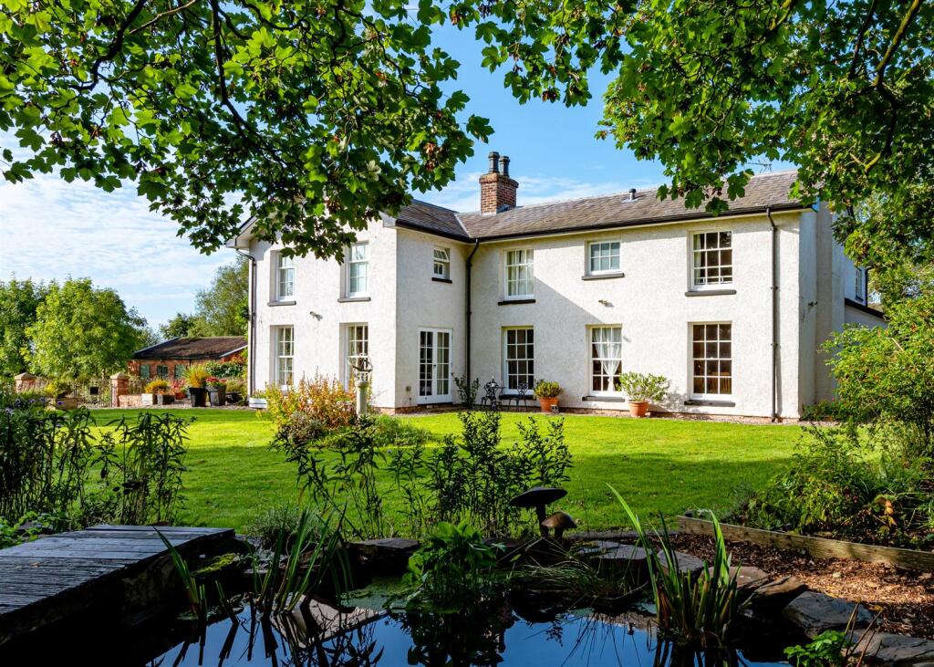 The Grove, Bradley-External-03.jpg