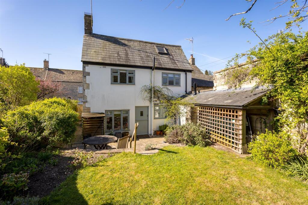29 - Kates Cottage - GL54 3HE - Web.jpg