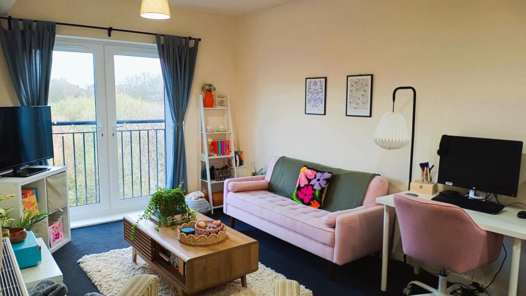 3) Lounge.jpg