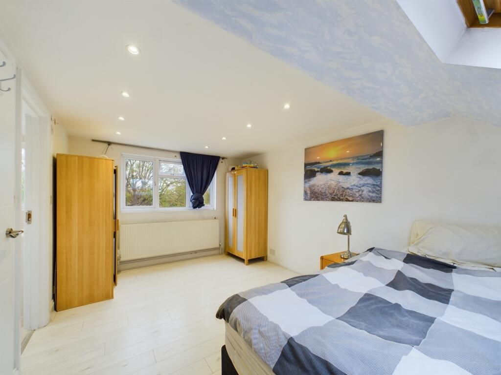 CAM03750G0-PR0029-STILL022