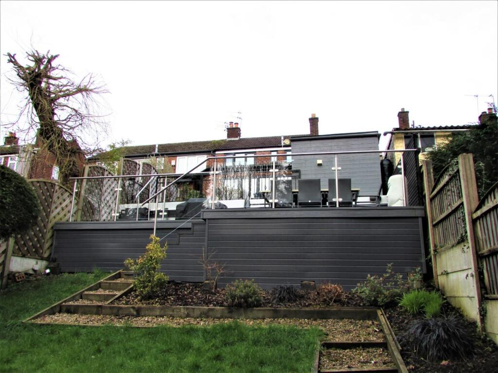WarwickRd32gdn5.JPG