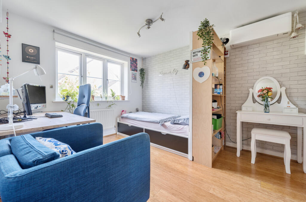 1326476-9-687a4bc...