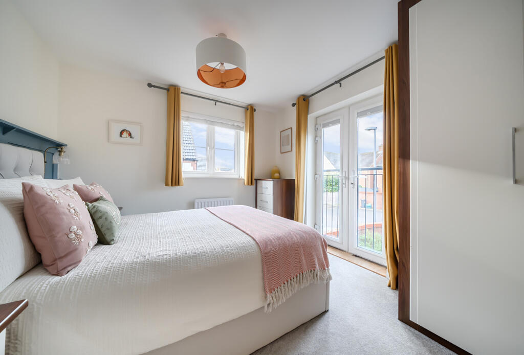 1364820-5-68fb4ae...