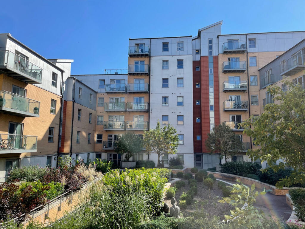 IMPERIAL HEIGHTS E18
