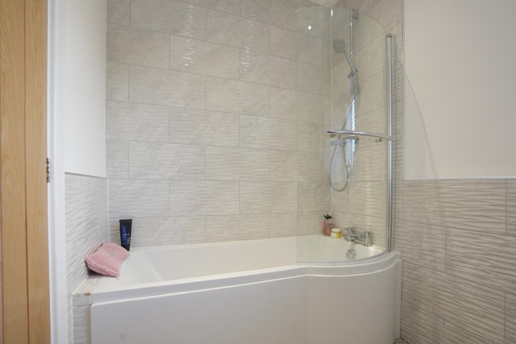 EweMove Estate Agent Scunthorpe Bathroom