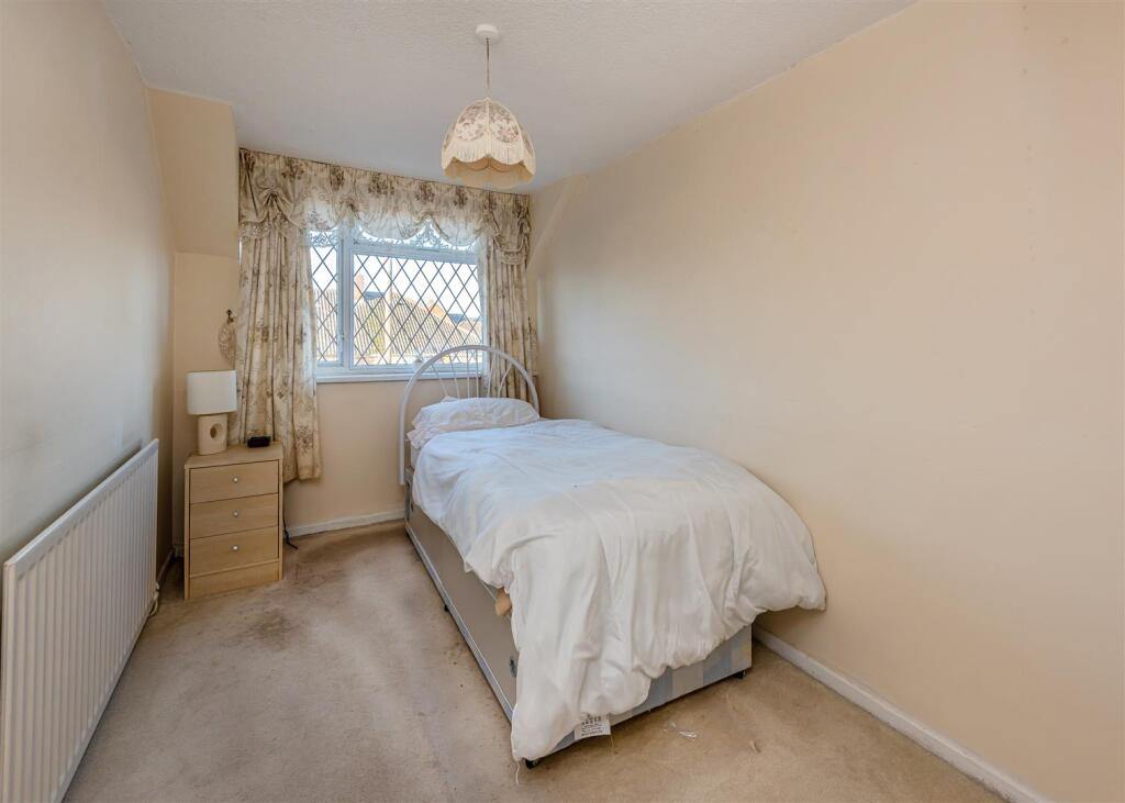12 Kirkstone Crescent-bed3.jpg