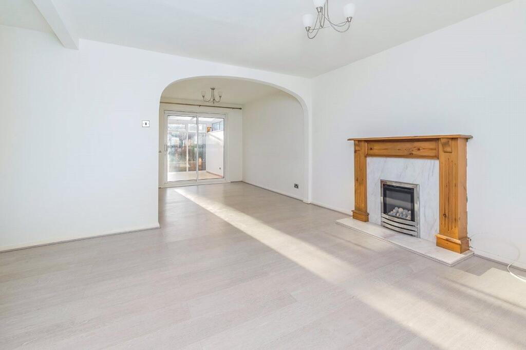 Through Lounge Diner