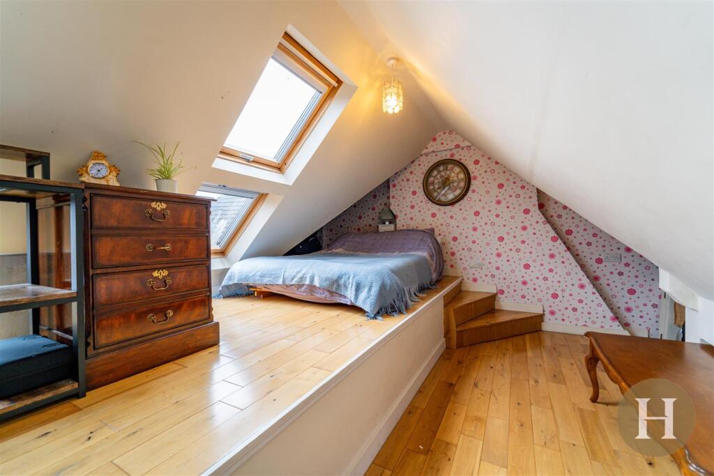 Hadleigh Estate Agents-32.jpg