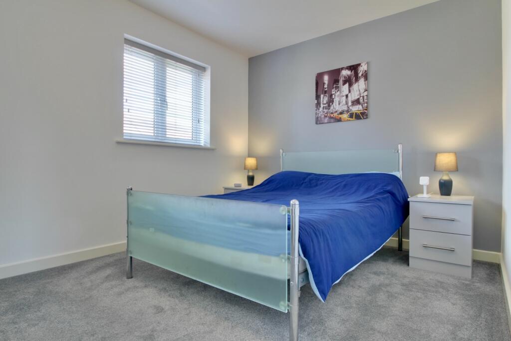 Bedroom 1 - generous double bedroom - Gus Critchlo