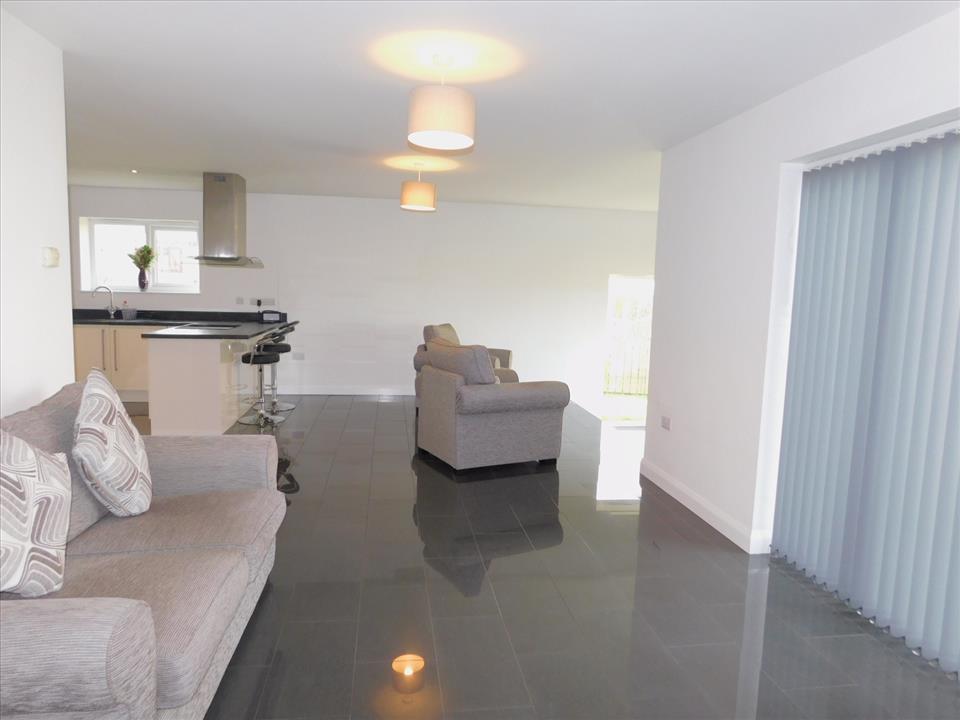 LOUNGE/KITCHEN AREA