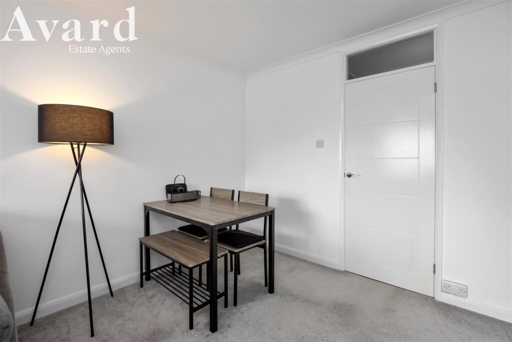 Bruce Avenue, Eleanor Court, 5-007.jpg