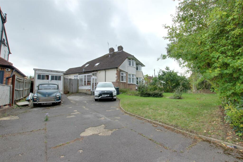 Driveway, Uplands Way, Winchmore Hill, London, N21