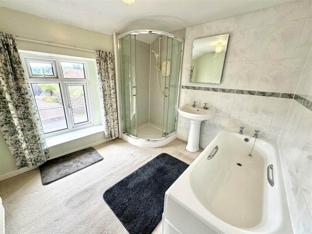 FAMILY BATHROOM