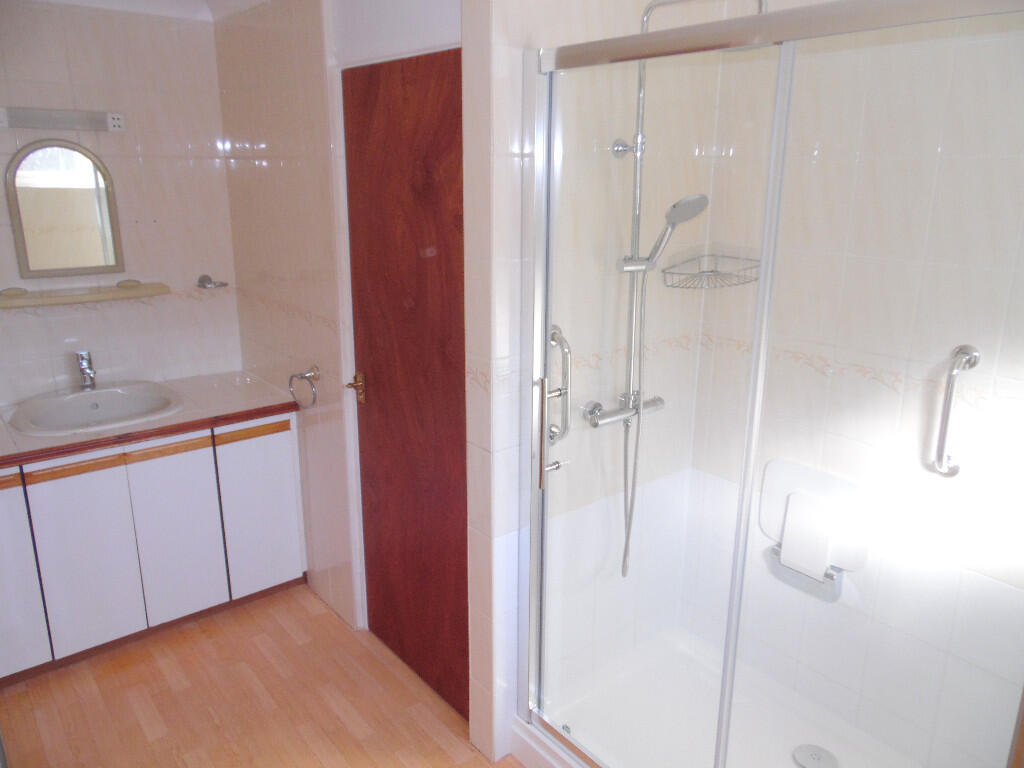 SHOWER ROOM