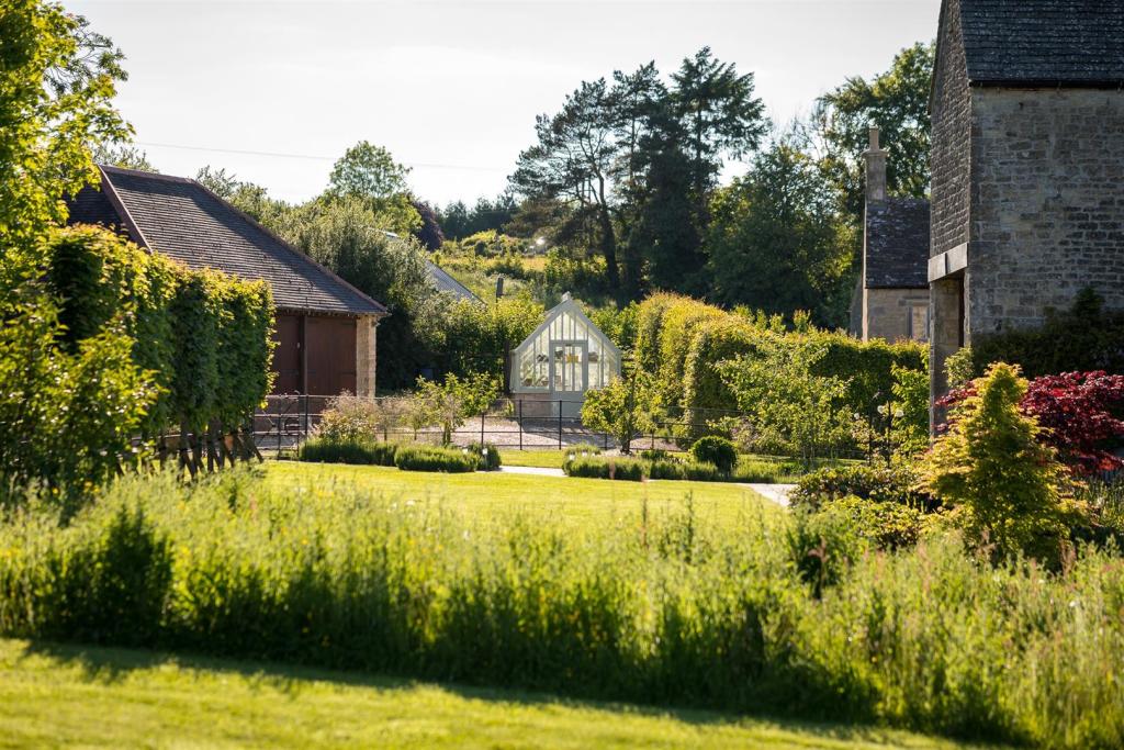 32 - Threshing Tythe Barn - GL10 3UR - Web.jpg