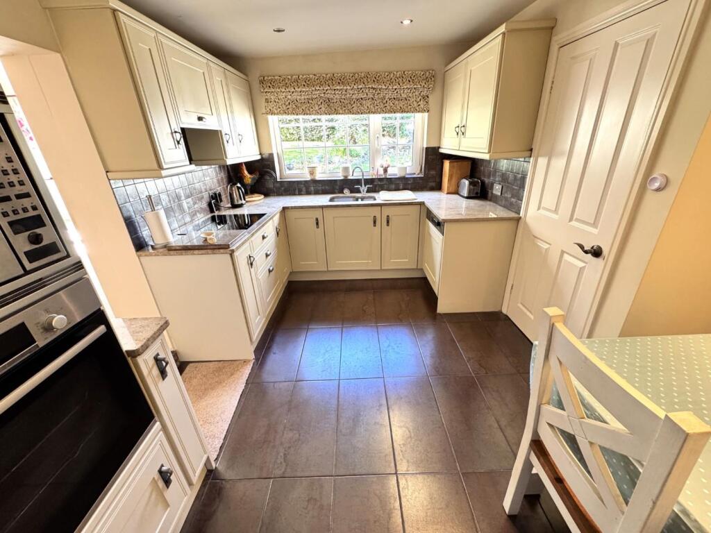 KITCHEN/BREAKFAST ROOM